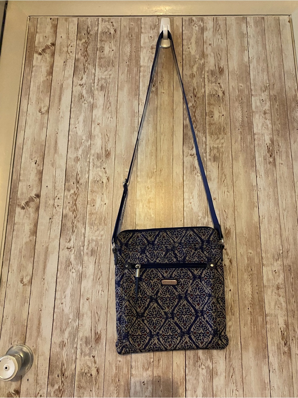 Baggallini Crossbody Bag with RFID zippered pouch Blue Patterned travel bag